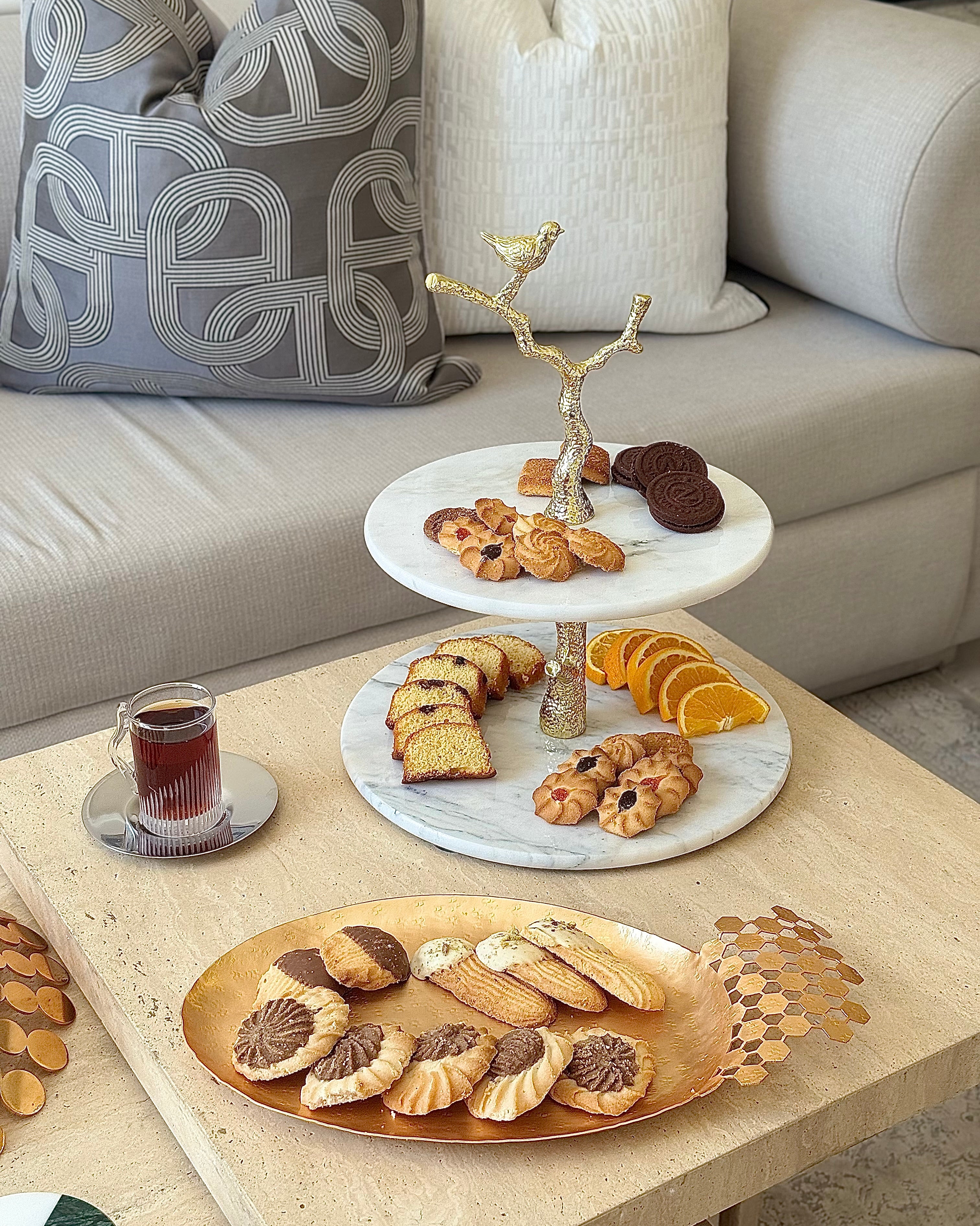 Elara Marble Stand