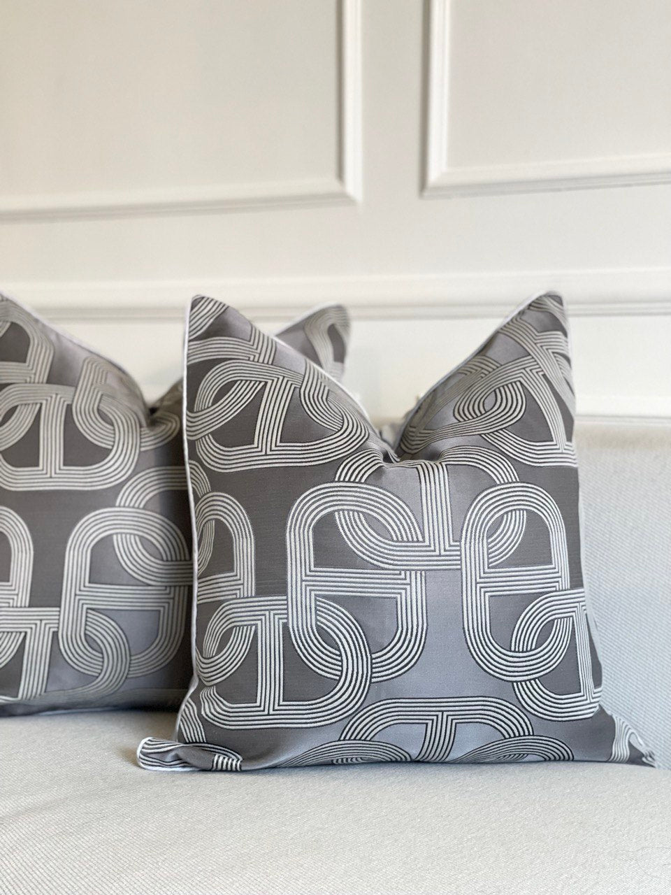 Athena cushion cover (silky gray satin)