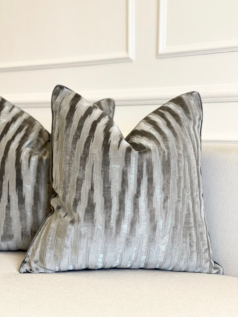 Ashen velvet cushion cover