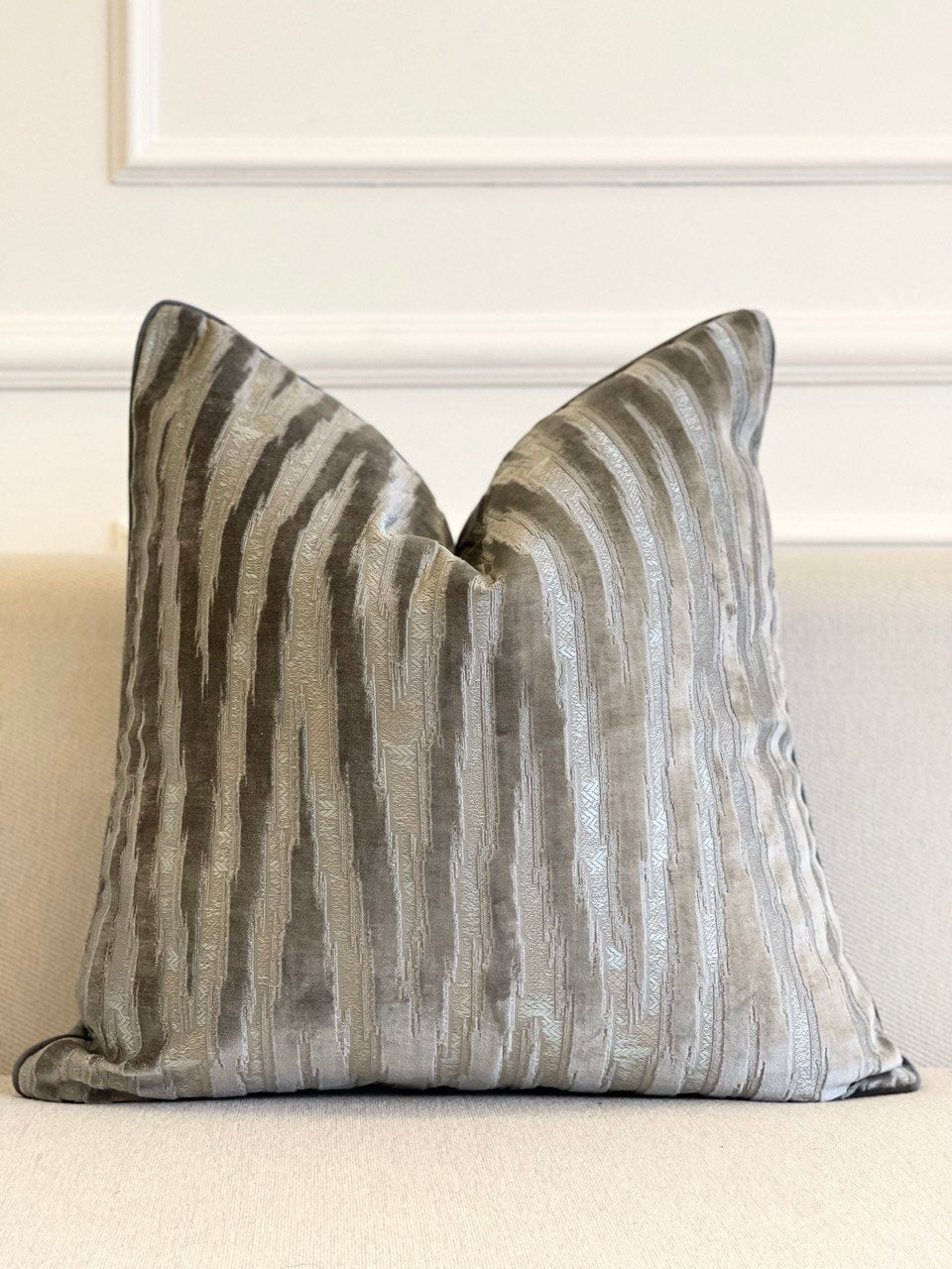 Ashen velvet cushion cover