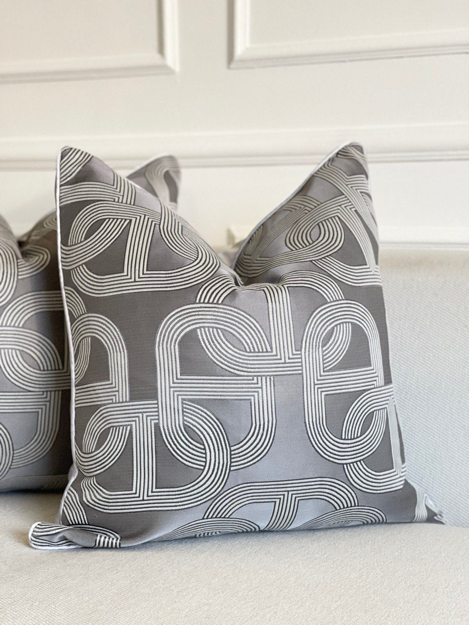 Athena cushion cover (silky gray satin)